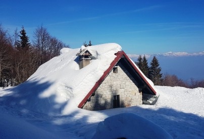 VERZEGNIS E LE SUE CASERE - DATE DISPONIBILI : 22 , 23 , 24 , 29 DICEMBRE 2025 E 3 , 6 , GENNAIO 2026